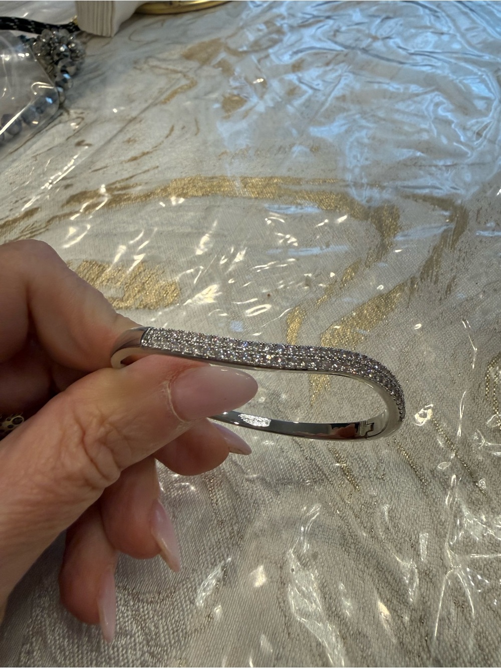 Elegant Silver Pavé Crystal wavy Bangle Bracelet - Women Jewelry